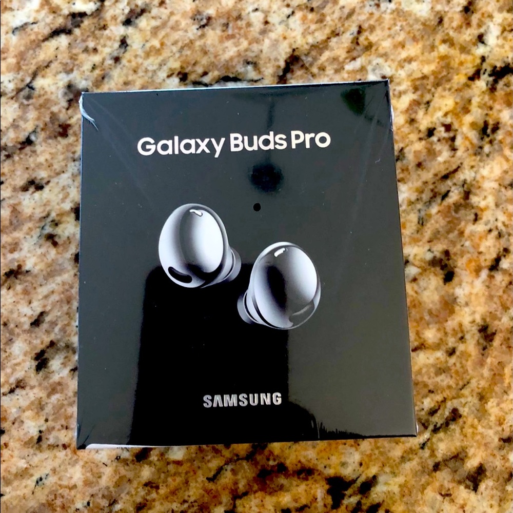 Brand new in box Galaxy bud Pro colors violet